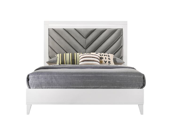 ACME Chelsie Eastern King Bed #color_Gray Fabric & White