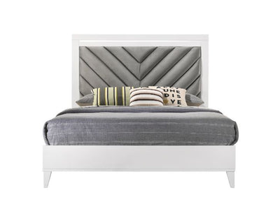 ACME Chelsie Eastern King Bed #color_Gray Fabric & White