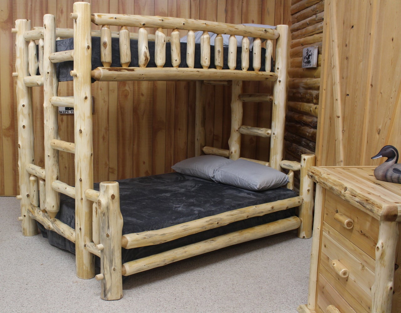 Cedar Hand-Peeled Log Bunk Bed (Twin/Full)