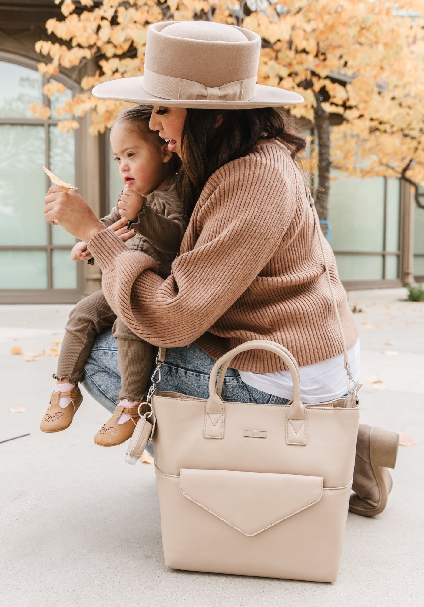 24-7 Tote - Taupe