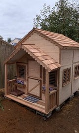 Little Alexandra Cottage with loft and covered front porch